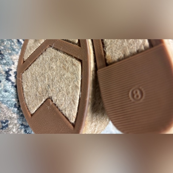 Tan Marc Fisher heels, size 8 - Picture 6 of 8